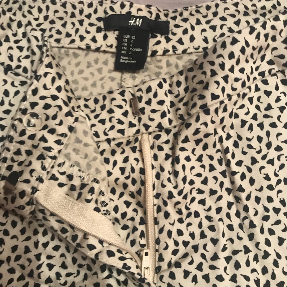 H&M Patterned Shorts - Picture 3 of 4